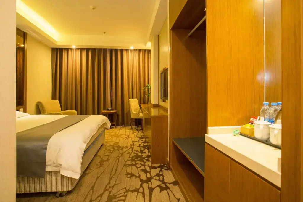 Шанхай: Borrman Hotel(Shanghai Hongqiao Railway Station National Exhibition Center Shop)