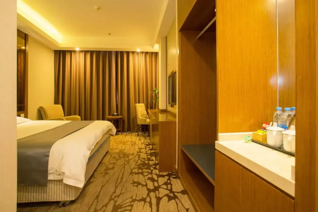 Шанхай: Borrman Hotel(Shanghai Hongqiao Railway Station National Exhibition Center Shop)