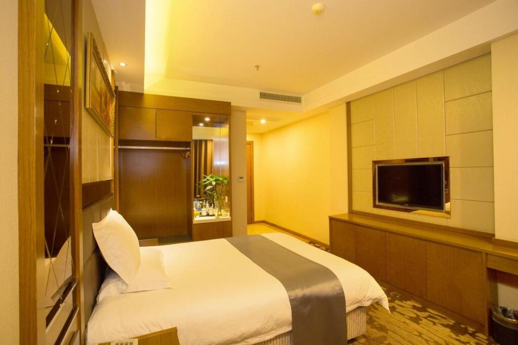 Шанхай: Borrman Hotel(Shanghai Hongqiao Railway Station National Exhibition Center Shop)
