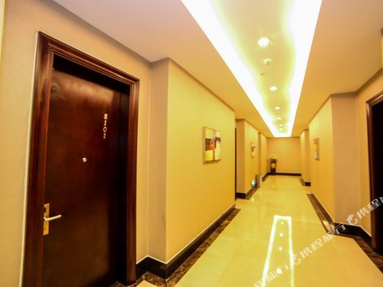 Кайфын: Zhong Zhou Da Lang Tao Sha Hotel