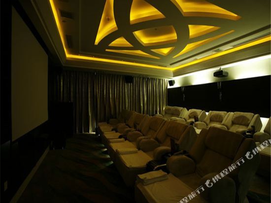 Кайфын: Zhong Zhou Da Lang Tao Sha Hotel