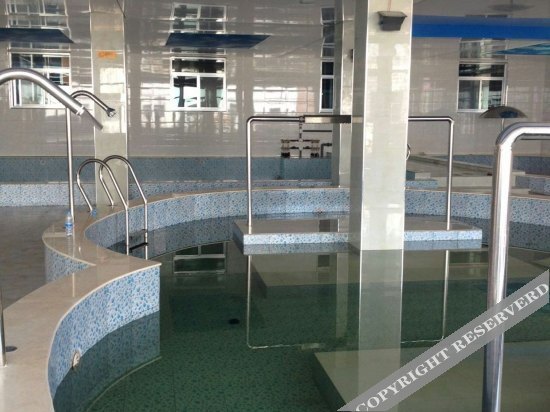 Циньхуандао: Bihai Hot Spring Holiday Hotel