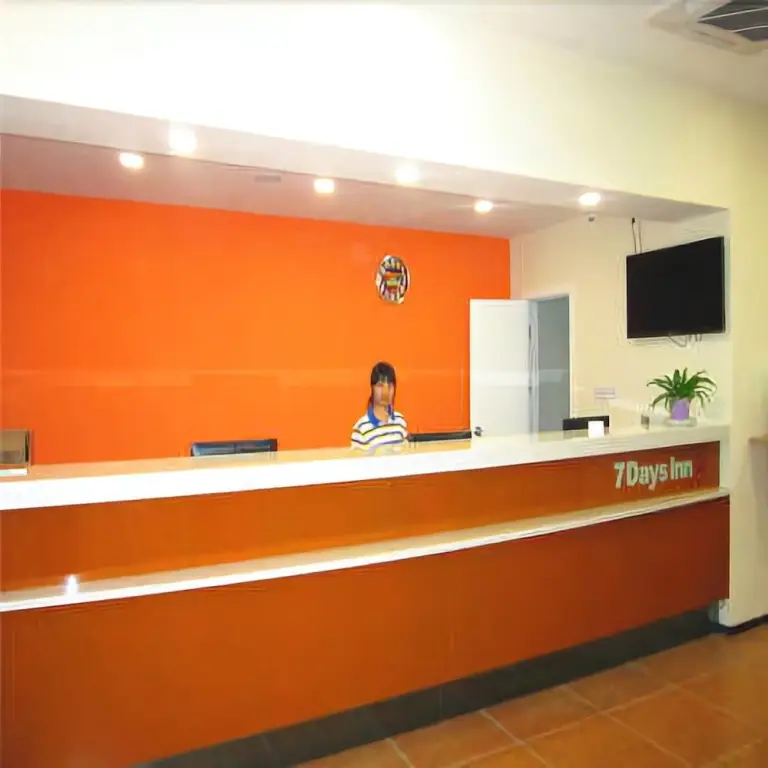 7 Days Inn — фото 1