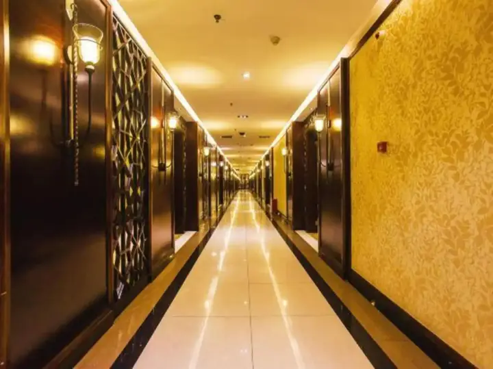 Хэнъян: Shenlong New World Hotel