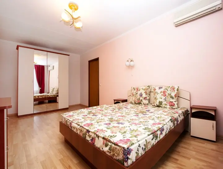 Москва: Меблированные комнаты ApartLux Novolesnaya