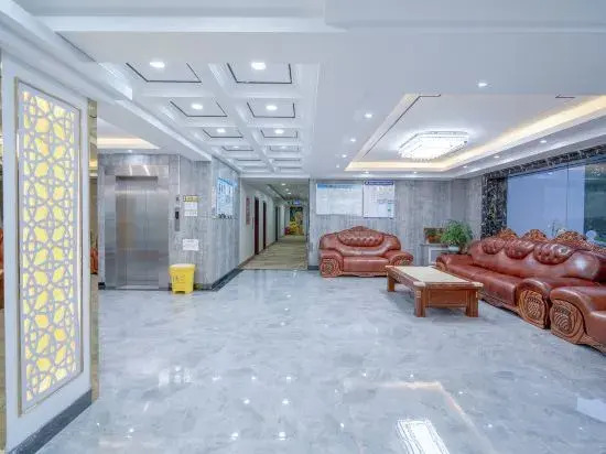 Буркин: Jincheng Holiday Hotel (Burqin Hedi night market)