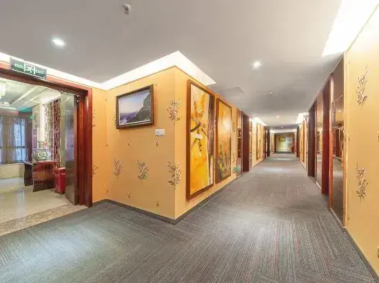 Цзуньи: Bullton Hotel (Zunyi Station Conference Site)