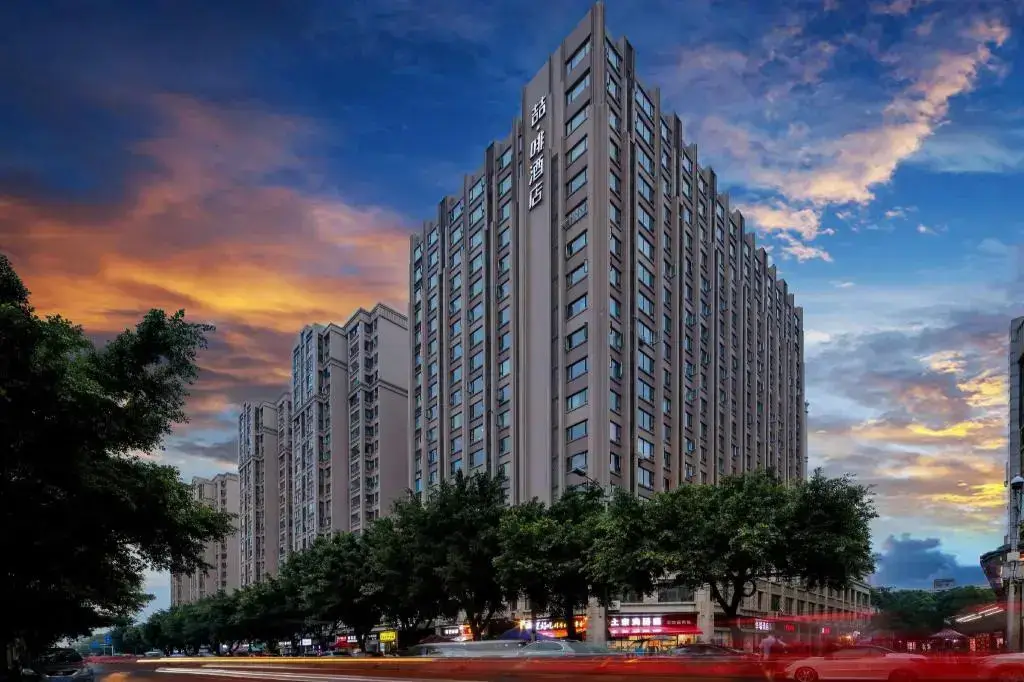Чэнду: zhe fei hotel(Chengdu Wuhou Overpass Subway station)