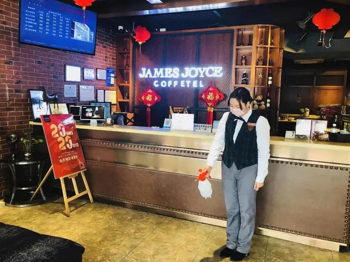 Чэнду: zhe fei hotel(Chengdu Wuhou Overpass Subway station)