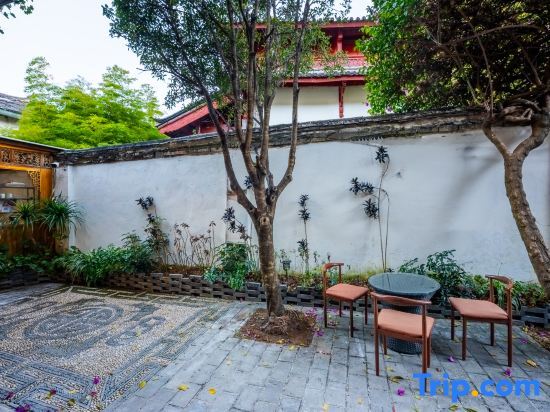 Лицзян: Qiyue Linyin Bieyuan (Lijiang Gucheng Mufu Branch)