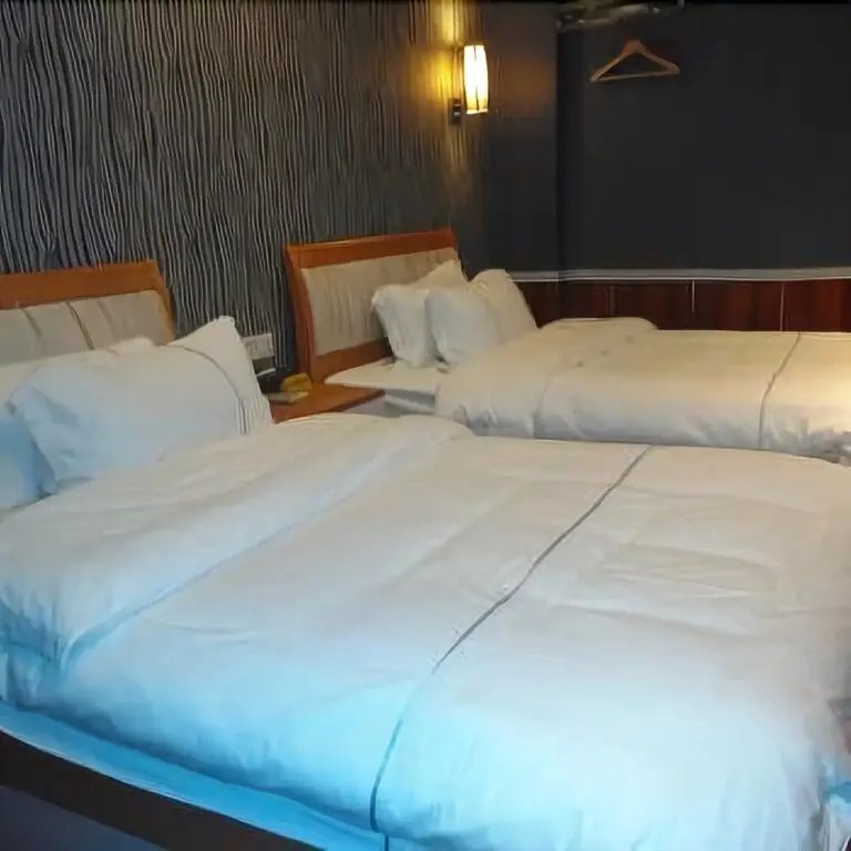 Гуанчжоу: Yijia Holiday Hotel (Guangzhou Huadu Plaza subway station store)