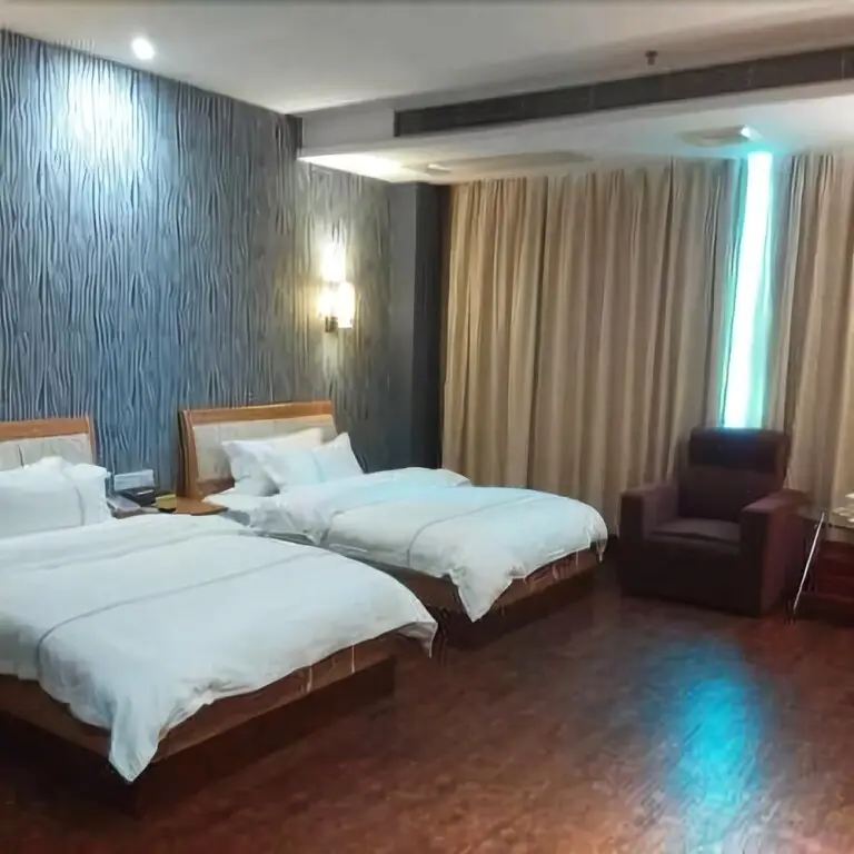 Гуанчжоу: Yijia Holiday Hotel (Guangzhou Huadu Plaza subway station store)