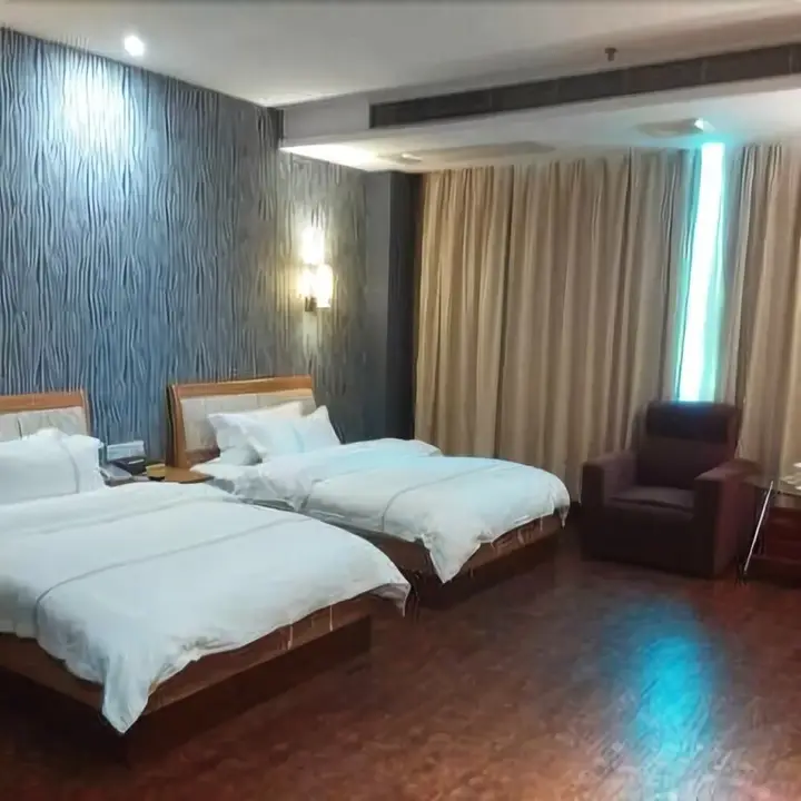 Гуанчжоу: Yijia Holiday Hotel (Guangzhou Huadu Plaza subway station store)