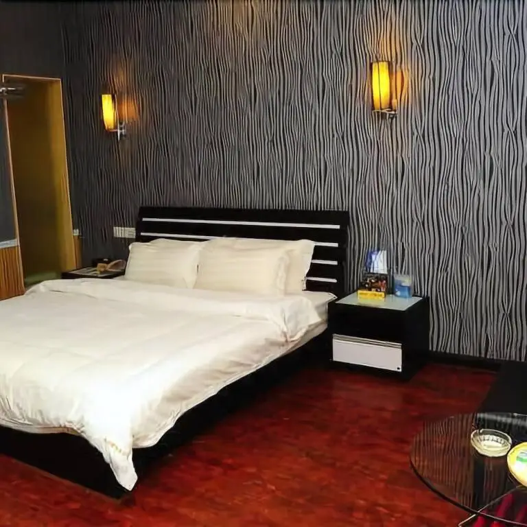 Гуанчжоу: Yijia Holiday Hotel (Guangzhou Huadu Plaza subway station store)
