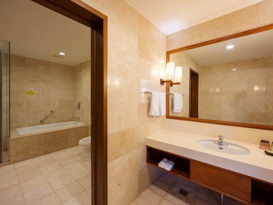 Далянь: Discoveryland Hotel