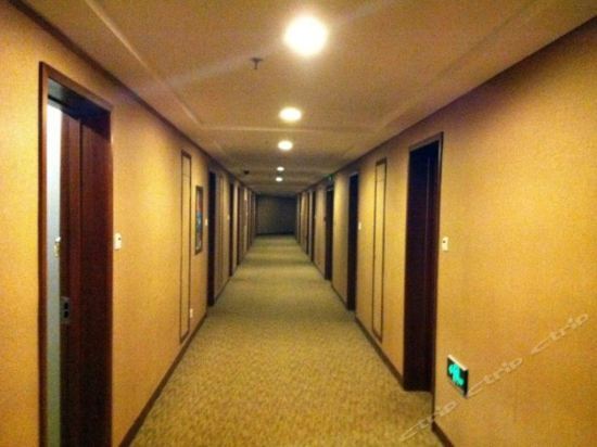 Далянь: Discoveryland Hotel