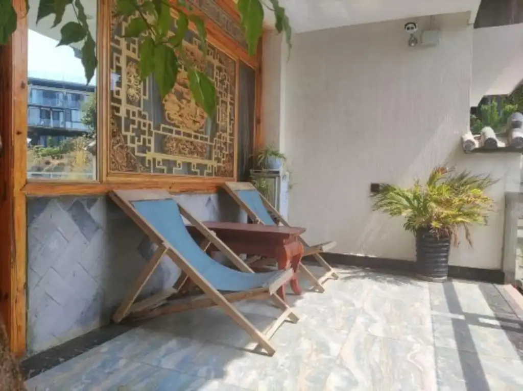 Дали: DaLi Eryuhuaxia inn