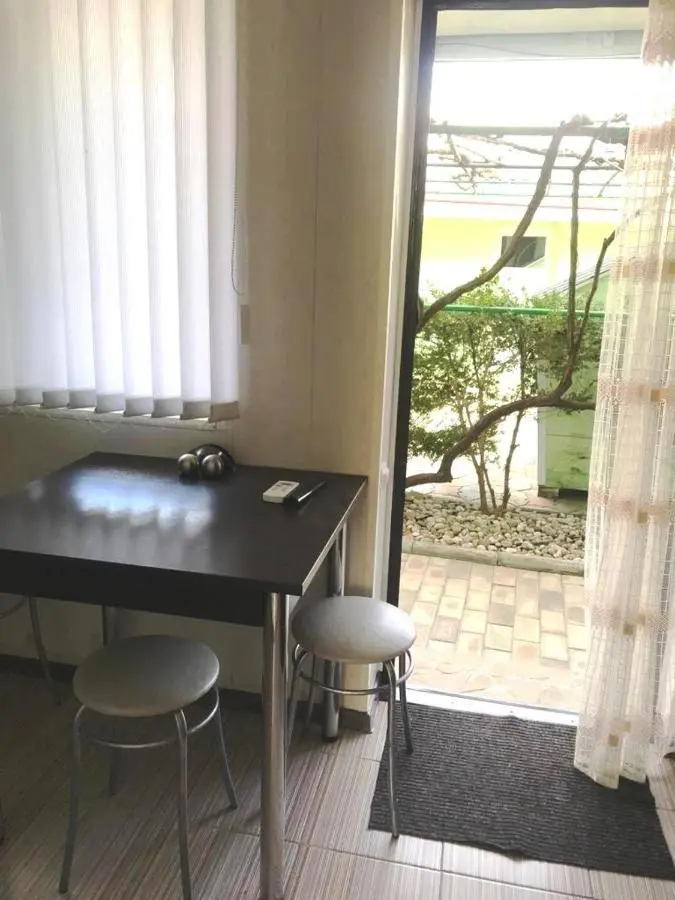 Ейск: Guest house on Shmidta-комнаты для летнего отдыха