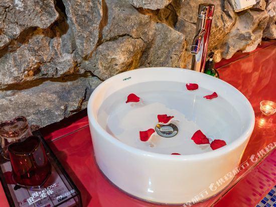 Куньмин: My Riad Love Hotel(Kunming Henglong Plaza )