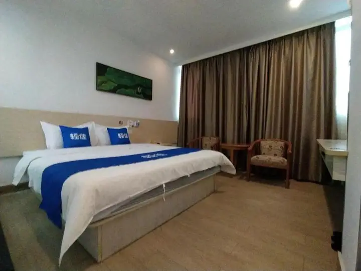 Шэньчжэнь: Shenzhen Bao'an International Exhibition Center Yicun Business Hotel