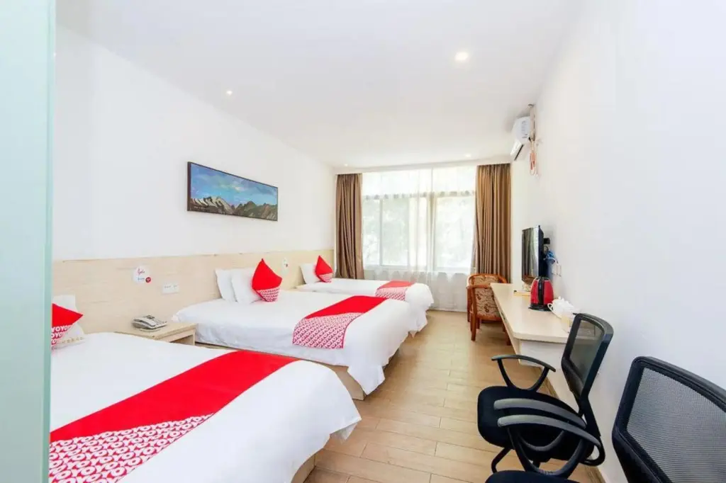 Шэньчжэнь: Shenzhen Bao'an International Exhibition Center Yicun Business Hotel