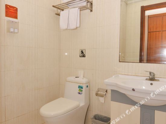 Циндао: Gonglu Business Hotel