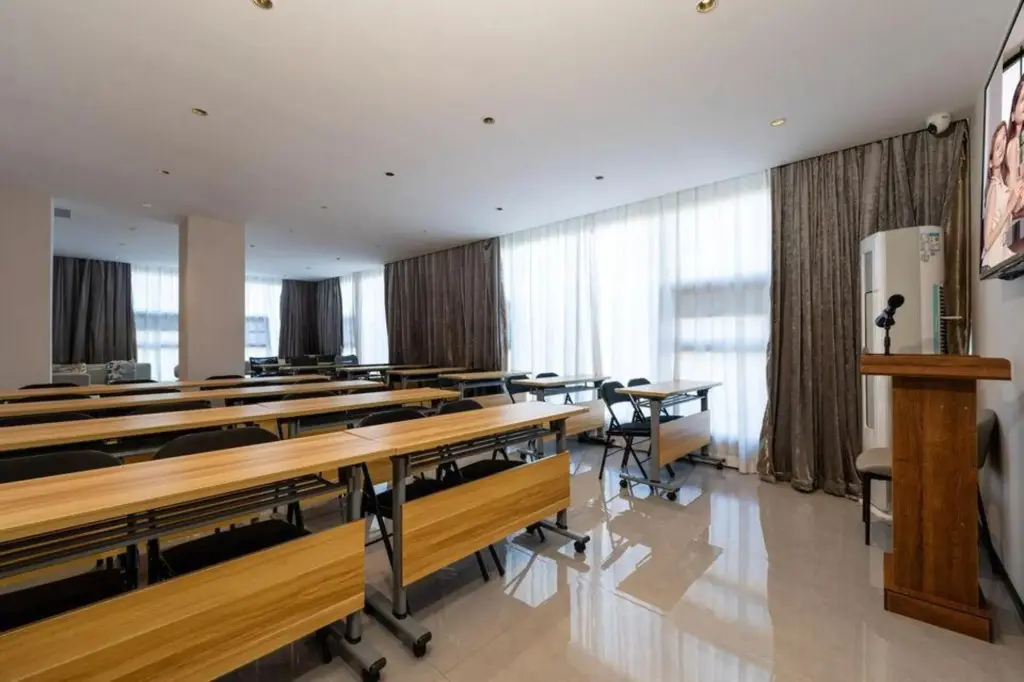 Гуйган: GELI Hotel (Guigang High-speed Railway Station Shenghuogang)