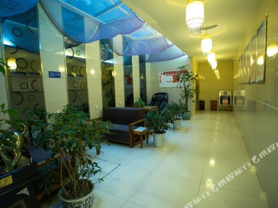 Анькан: Tiantian Holiday Hotel (Ankang University Municipal Government)