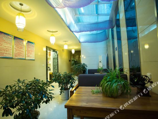Анькан: Tiantian Holiday Hotel (Ankang University Municipal Government)