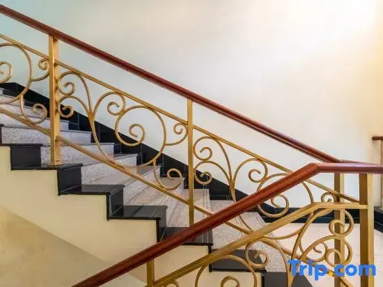 Вэйхай: JinHou Group Weihai Hotel