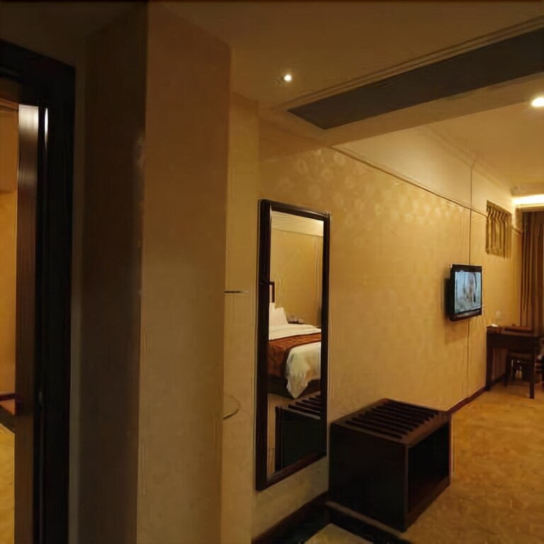 Чжухай: Zhahai Crowne Holiday Hotel