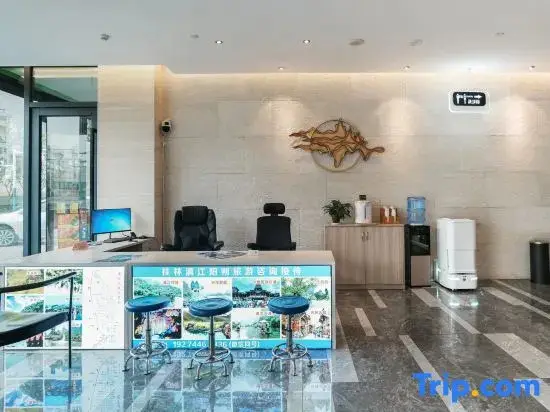 Гуйлинь: Versailles Hotel (Guilin Two Rivers and Four Lakes Railway Station Branch)