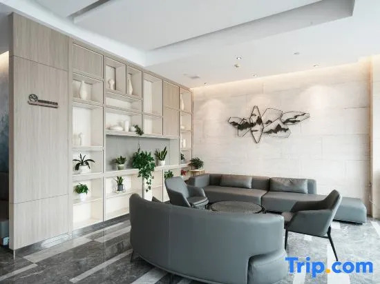 Гуйлинь: Versailles Hotel (Guilin Two Rivers and Four Lakes Railway Station Branch)