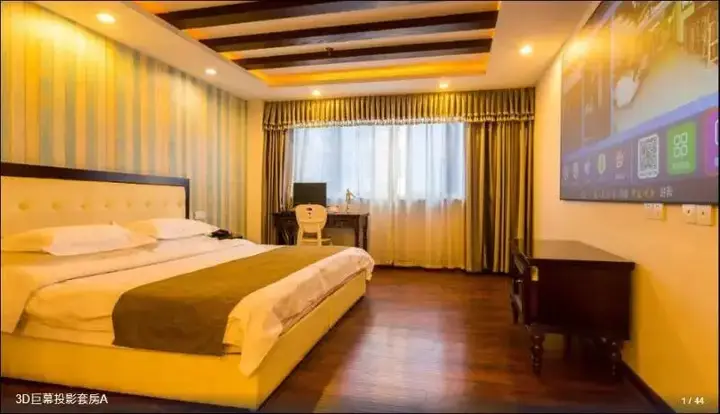 Нанкин: Term Holiday Hotel