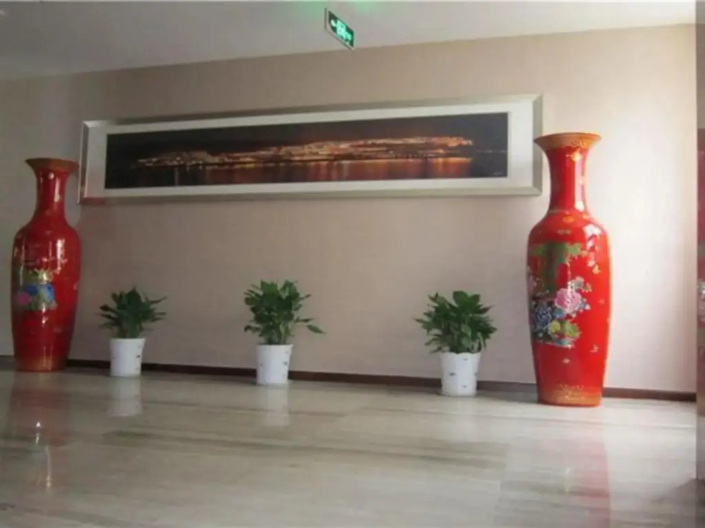 Яань: Peninsula Hotel