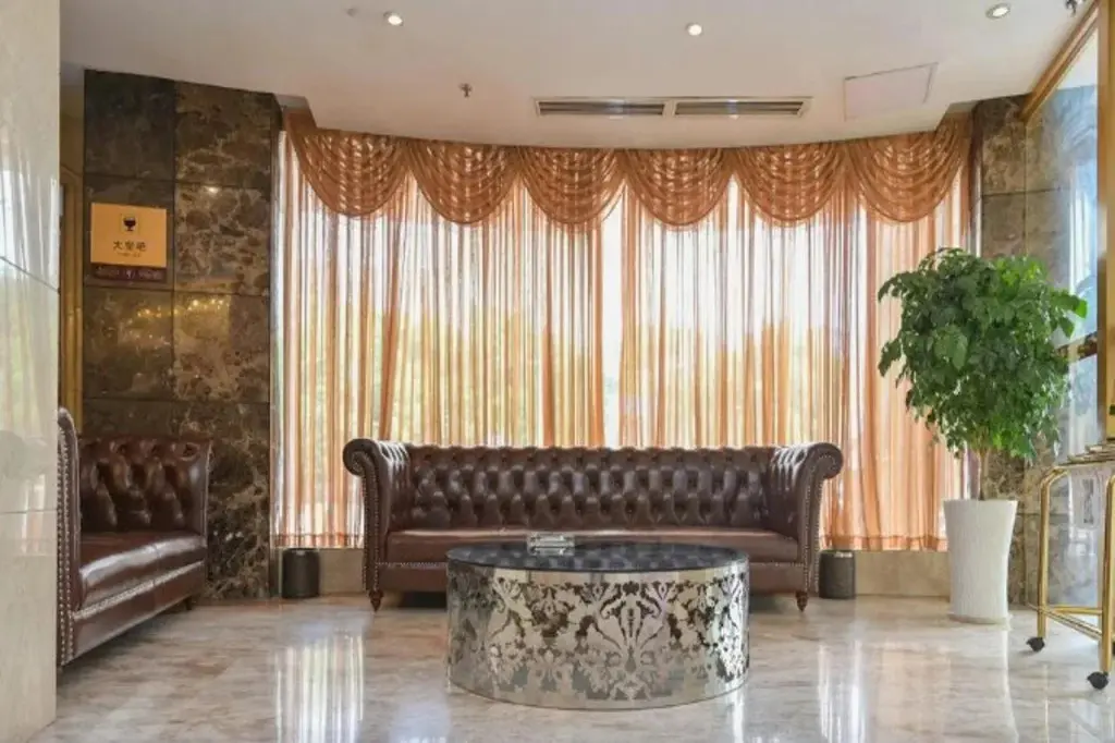 Дажоу: Dazhou Pengfei Grand Hotel (Dazhou Renhe New Town Railway Station)