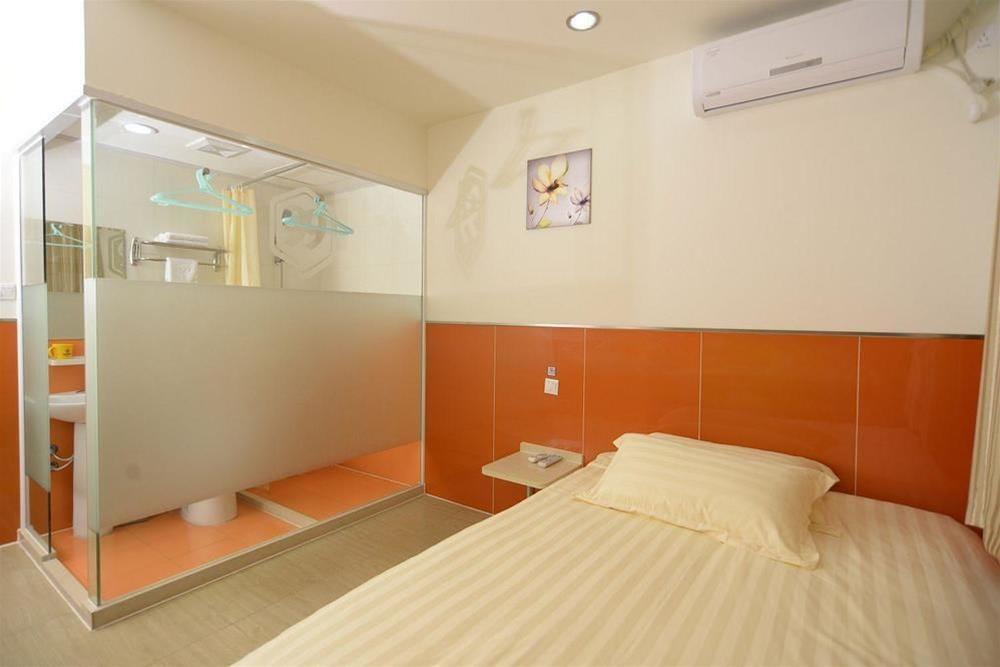 Шанхай: 99 Inn Shanghai Tibet North Road