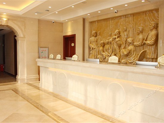 Vienna 3 Best Hotel (Yichang Wanda Sanxia Tourist Center) — фото 1