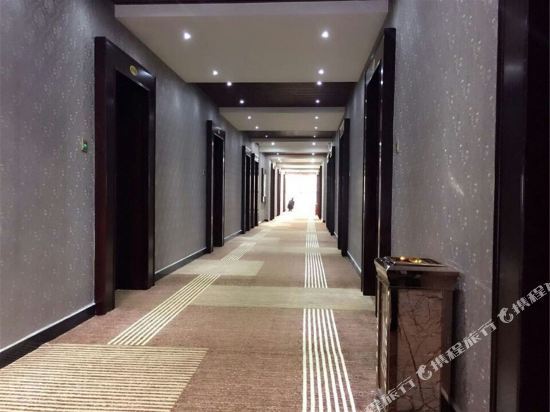 Junqi Hotel — фото 1