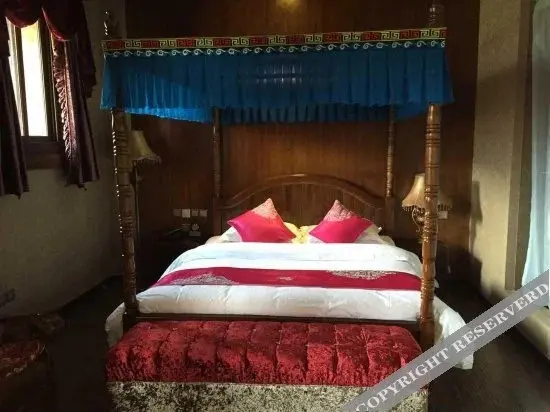 Фэньи: Qiangwang Guanzhai Qiangwenhua Theme Hotel