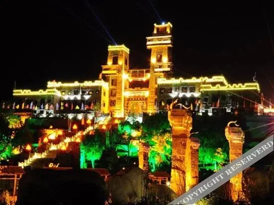 Фэньи: Qiangwang Guanzhai Qiangwenhua Theme Hotel