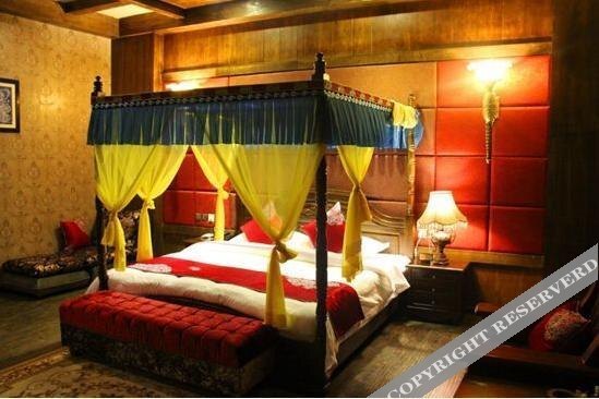 Фэньи: Qiangwang Guanzhai Qiangwenhua Theme Hotel