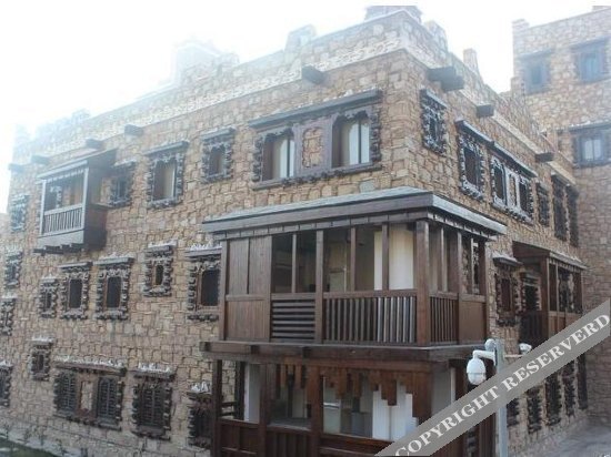 Фэньи: Qiangwang Guanzhai Qiangwenhua Theme Hotel