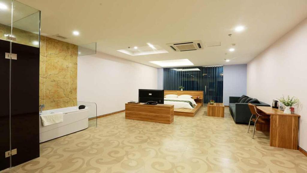 Yantai Venice Fashion Theme Hotel — фото 1