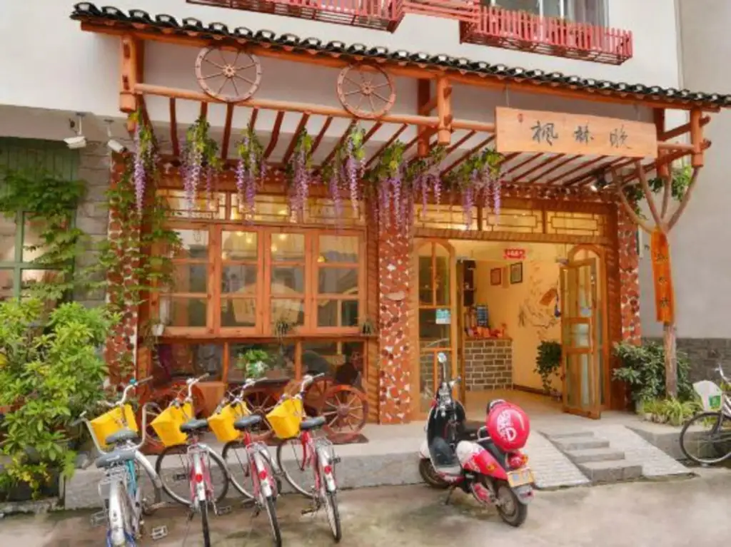 Yangshuo Fenglin Evening Inn (Bus Terminal Opera House Store) — фото 1