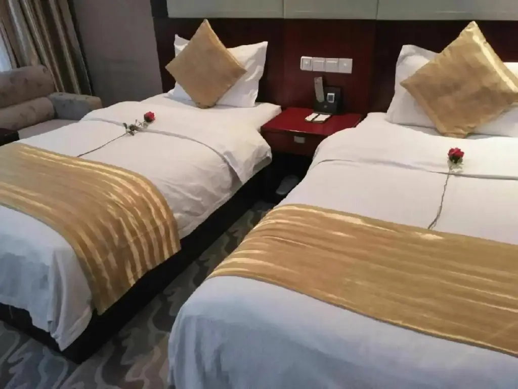 Qingyang: Qingyang Hongde Hotel (City People's Hospital Dongfang Lijingmao)