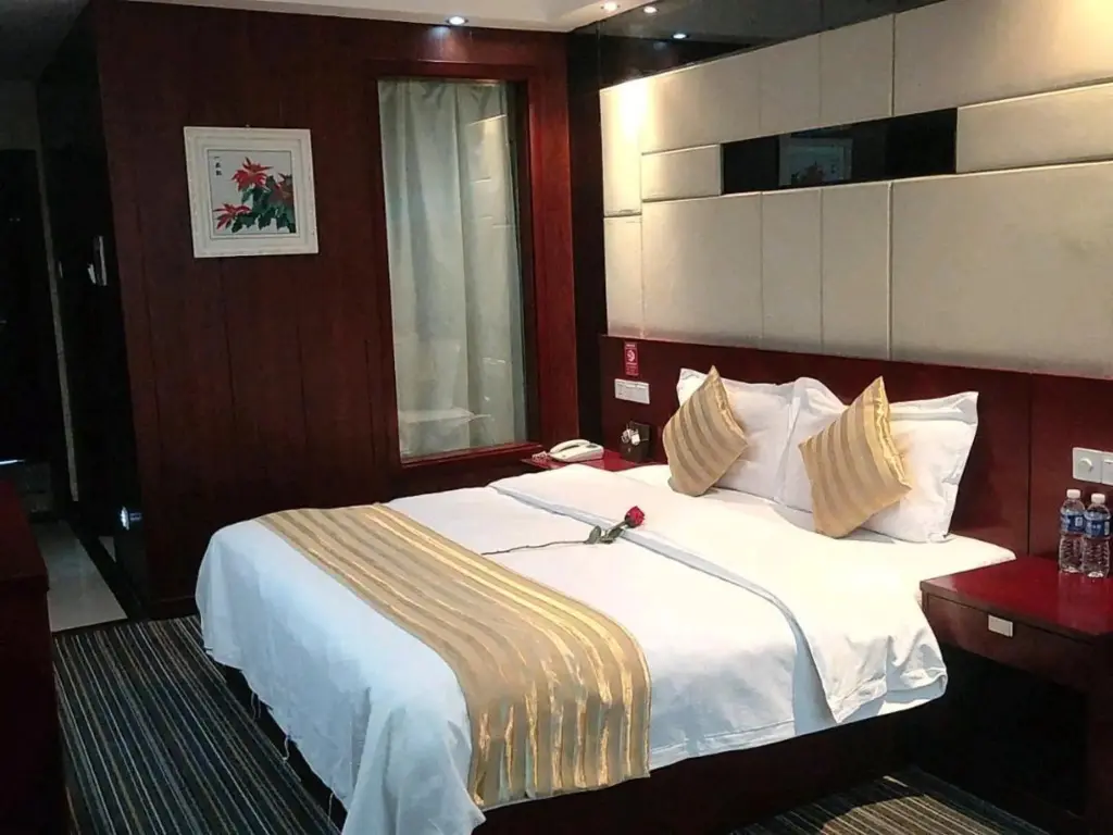Qingyang: Qingyang Hongde Hotel (City People's Hospital Dongfang Lijingmao)