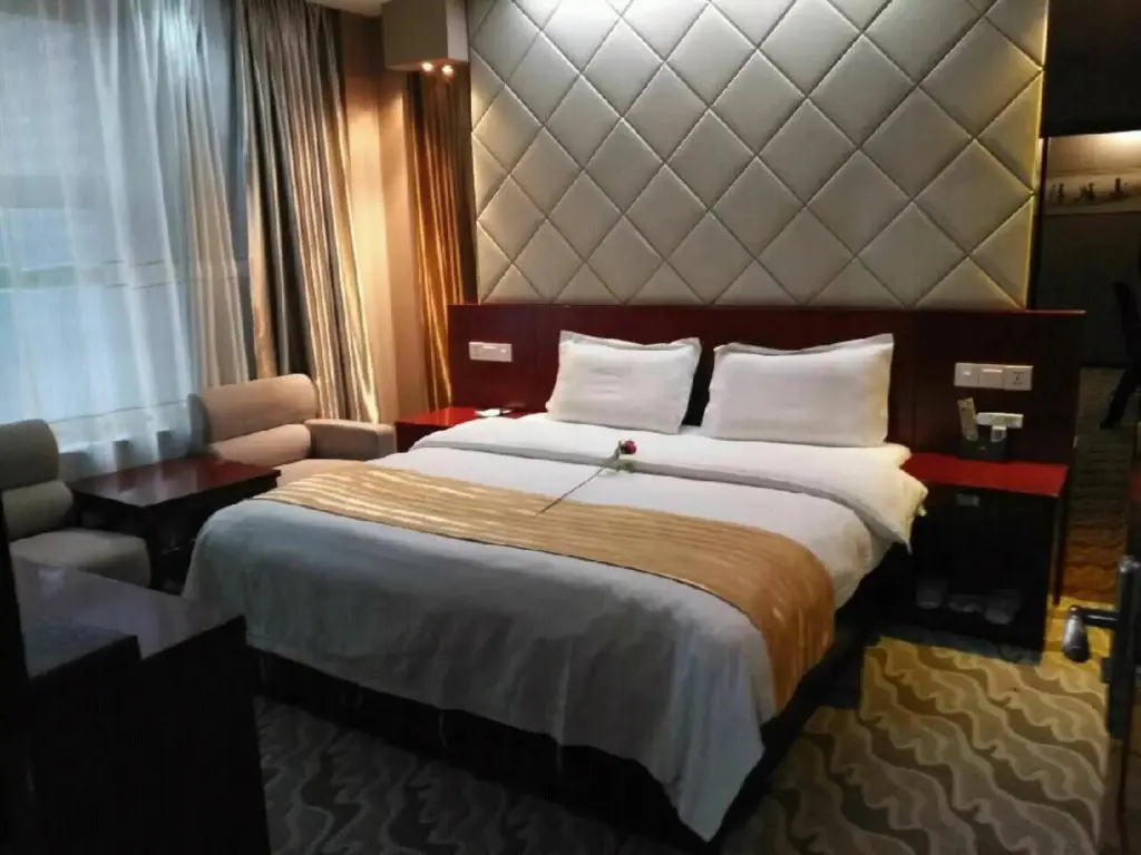 Qingyang: Qingyang Hongde Hotel (City People's Hospital Dongfang Lijingmao)