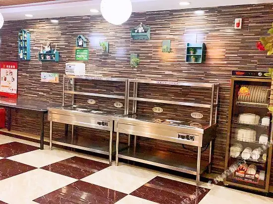 Цзилинь: Jilin Sunshine 100 Holiday Hotel (Jiangnan Century Plaza Yishan Road)