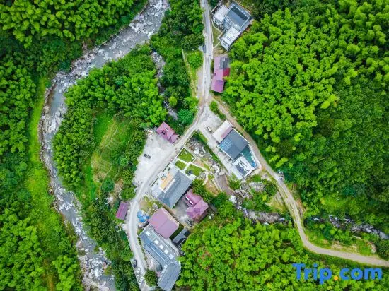 Хучжоу: Shanfeng Zhuyun · Creekside Family Hiking Resort (Anji Longwang Mountain Rafting)